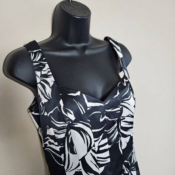 White House Black Market Floral Pleated Fit & Flare Dress - Picture 3 of 8